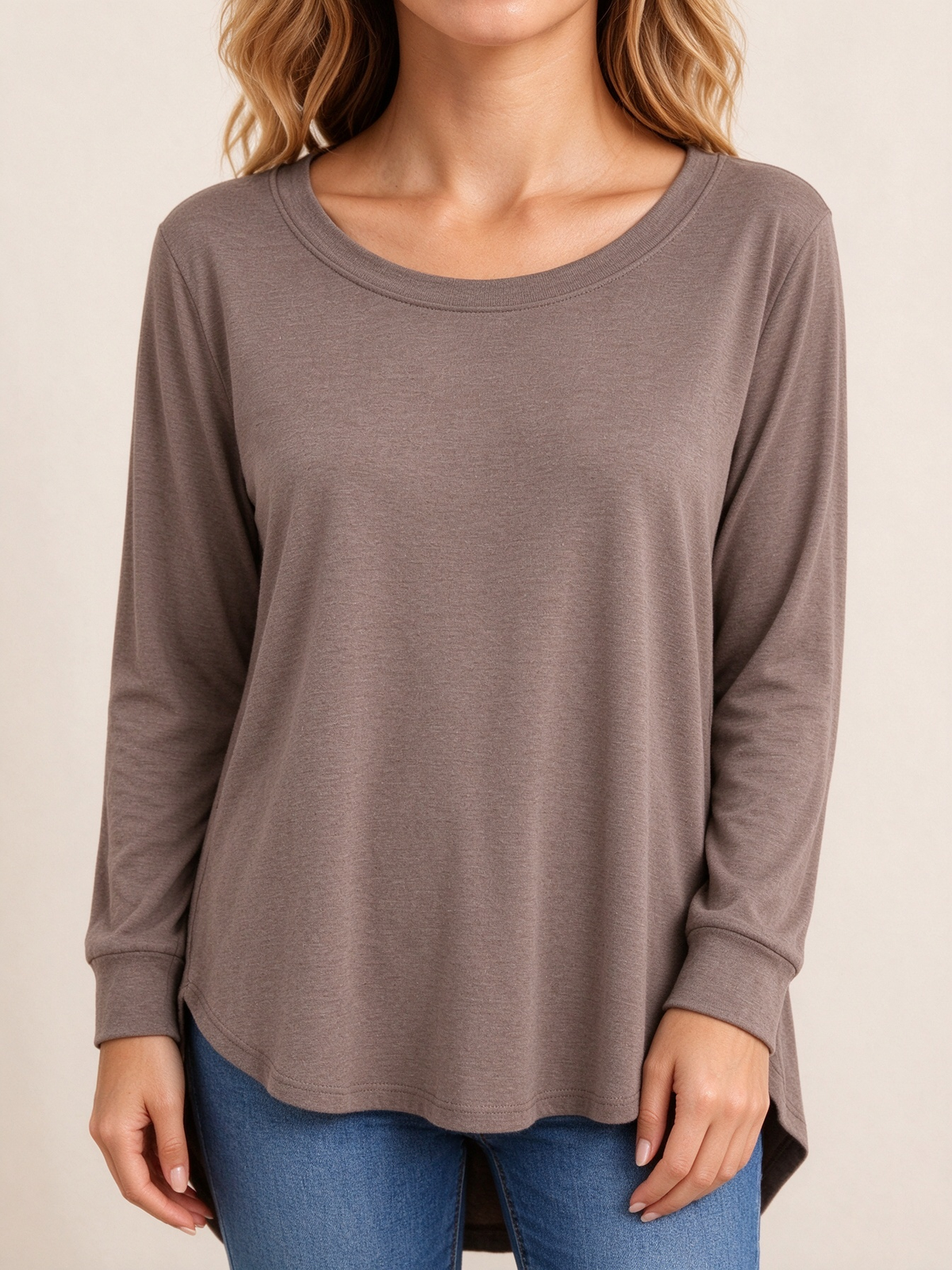 Crew neckline detail